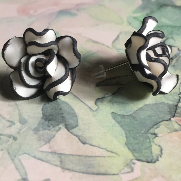 New! White Rose Stud Earrings - Picture 6 of 8